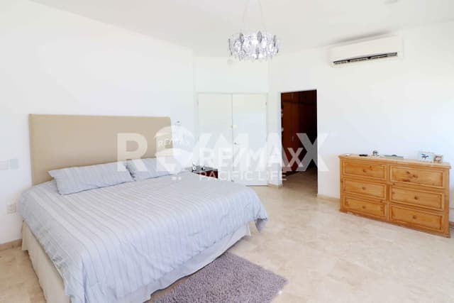 CASA FRENTE AL MAR EN VENTA