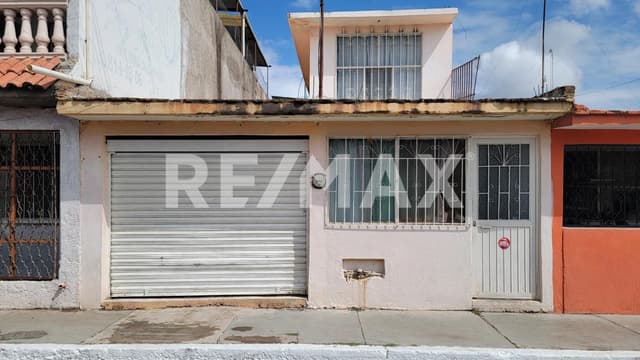 Casa en Venta Fidel Velázquez I, a unos metros de la avenida principal.