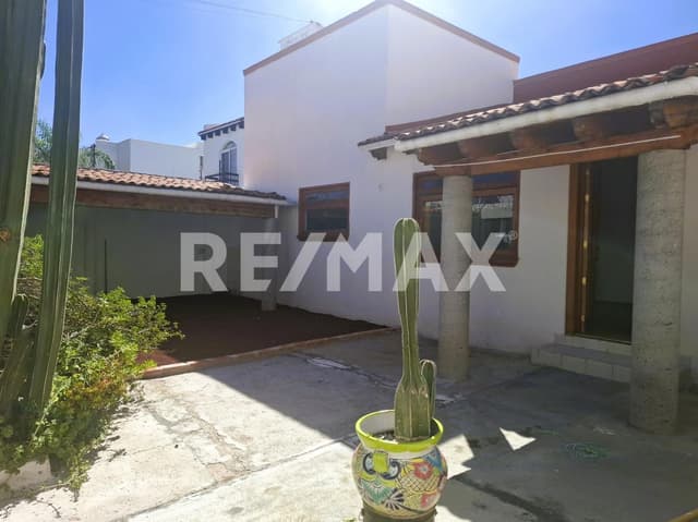 CASA DE UN PISO EN VENTA EN PRIVADA JURIQUILLA