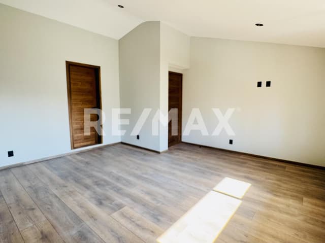 Casa en Venta en la Herradura para estrenar 