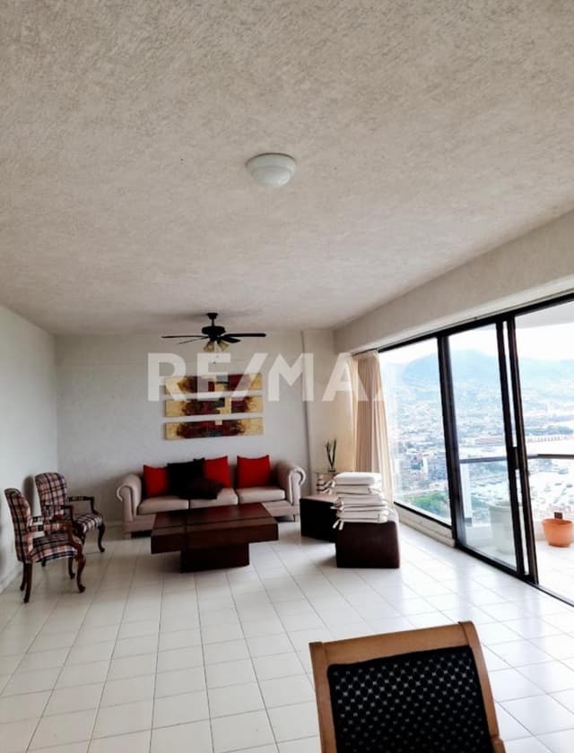 Departamento en piso 7 en la Fortaleza Acapulco