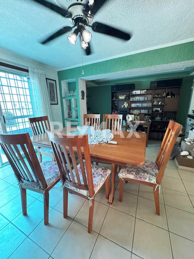 Casa en VENTA de 4 recámaras a lado de la Gran Plaza, Mérida, Yucatán.