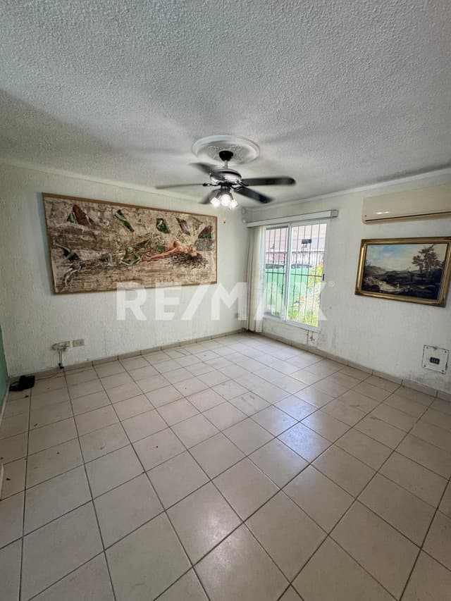 Casa en VENTA de 4 recámaras a lado de la Gran Plaza, Mérida, Yucatán.