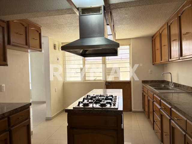 Oportunidad: Casa Remodelada en Venta en Calle Cerrada de Lomas Verdes