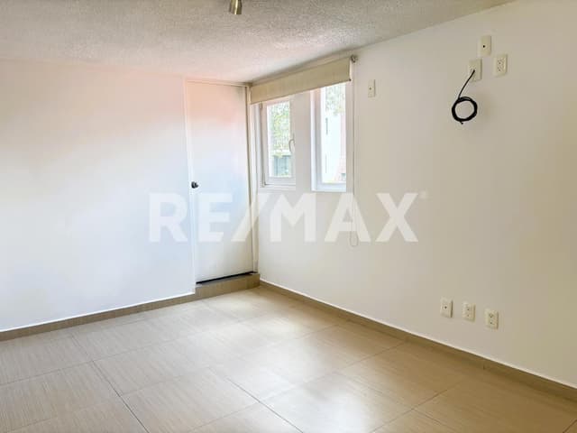 Oportunidad: Casa Remodelada en Venta en Calle Cerrada de Lomas Verdes