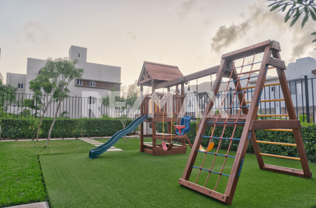 Casa en Venta Jardines de Mayakobá