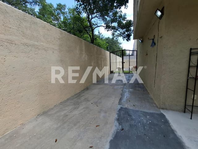 CASA EN RENTA EN CANCUN. RESIDENCIAL CATANIA ZONA SUR