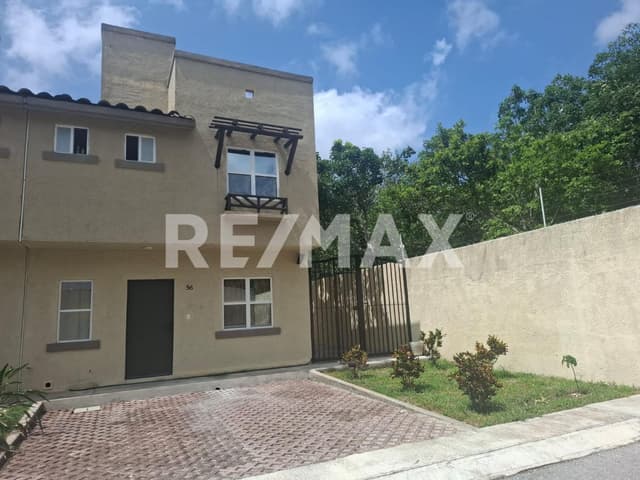 CASA EN RENTA EN CANCUN. RESIDENCIAL CATANIA ZONA SUR