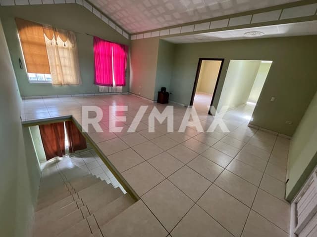 Casa en venta esquina con recamara en planta baja amplio jardín y cochera