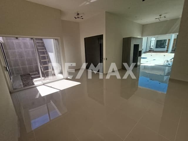 Casa nueva en venta, una sola plana en privada Ciudad Satélite