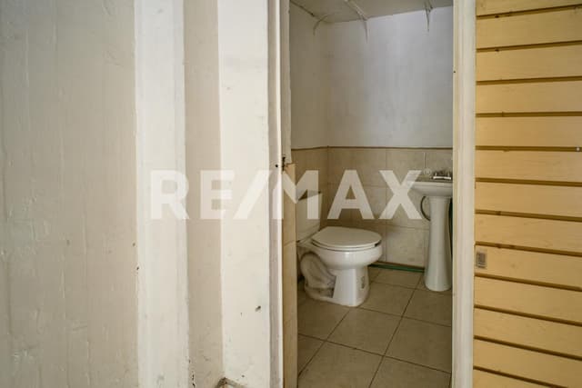 Local en renta, Edificio Mulbar, Guadalajara Centro.