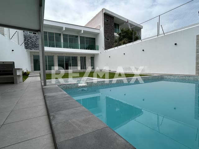 Venta de casa con 5 recamaras, Burgos, Temixco, Morelos...Clave 5741