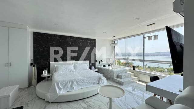 Venta de lujosa residencia con espectacular vista al Lago de Tequesquitengo, Morelos...Clave 5743