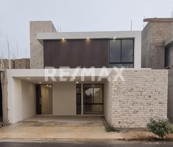 Casa en Venta de 3 Recámaras con Piscina en Privada Nadira Conkal Mérida, Yuc.