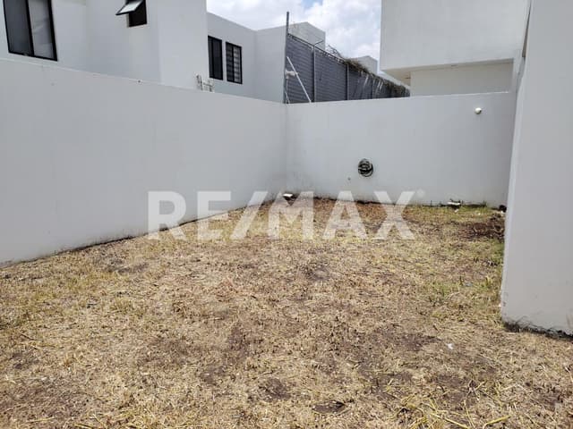 VENTA DE CASA EN EL REFUGIO CON RECAMARA EN PLANTA BAJA