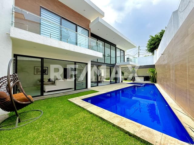 Venta de casa de lujo, Col. Jardines de Cuernavaca, Cuernavaca, Morelos...Clave 5749