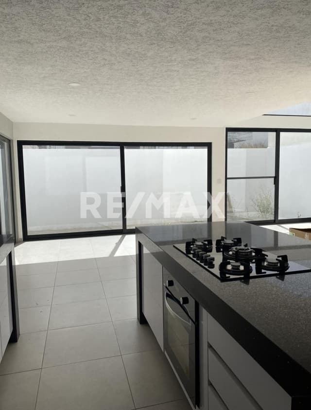 CASA VENTA JICURI ZIBATÁ 