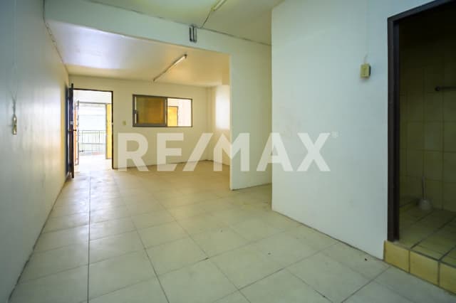 Local en renta, Edificio Mulbar, Guadalajara Centro.