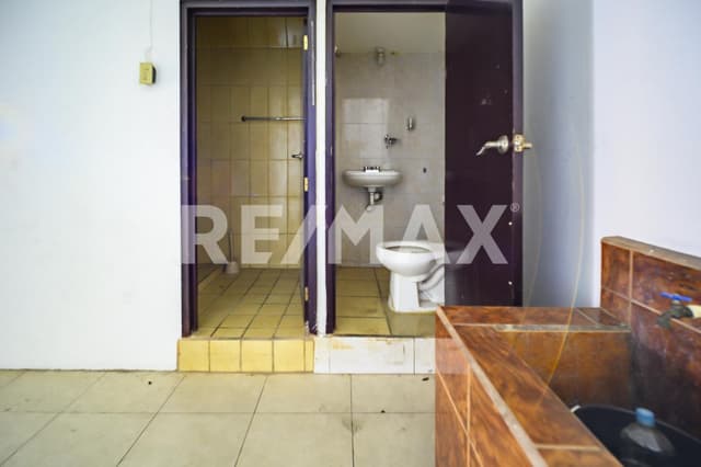 Local en renta, Edificio Mulbar, Guadalajara Centro.