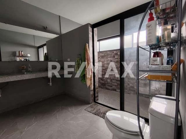 Casa de una planta con alberca y terraza en privada premium al norte de Mérida