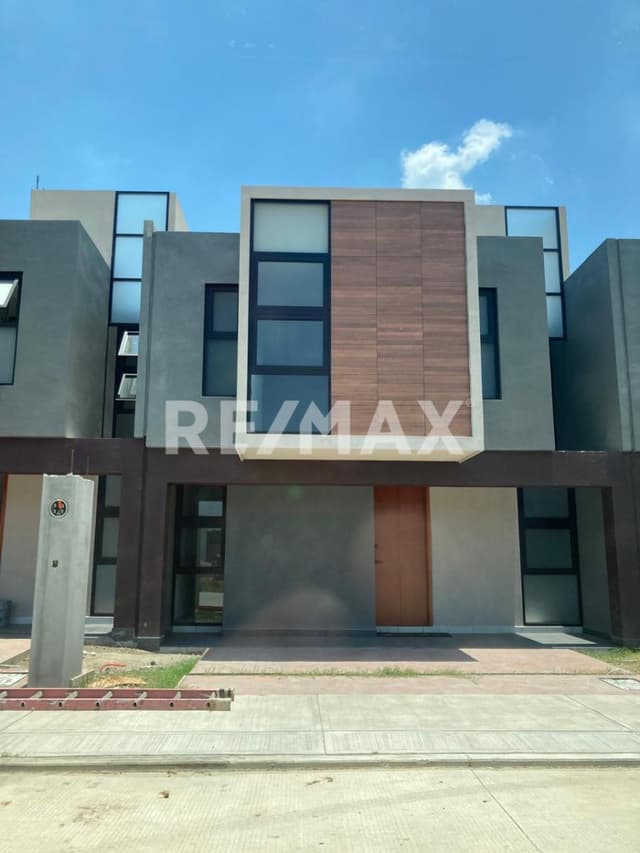 CASA EN VENTA UBICADA EN REAL DE PALMAS 