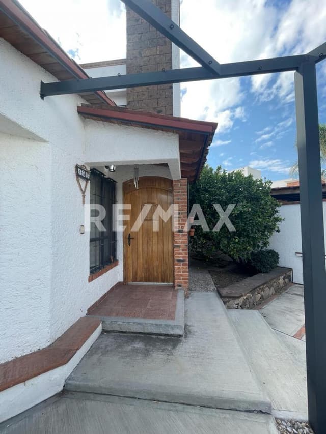 CASA EN VENTA PRIVADA JURIQUILLA