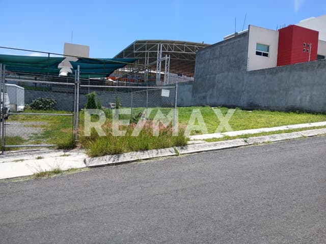 VENTA DE TERRENO EN COLINAS DEL CIMATARIO