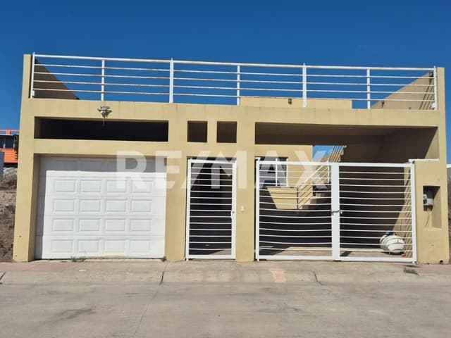 CASA MAS TERRENO CON VISTA AL MAR DE ROSARITO EN VENTA 