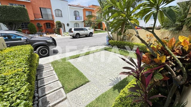 Venta de casa en condominio, Paseos de Tezoyuca, Cuernavaca, Morelos...Clave 5780