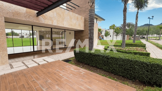 Terreno en Venta en Lomas de Angelopolis, Parque Capri