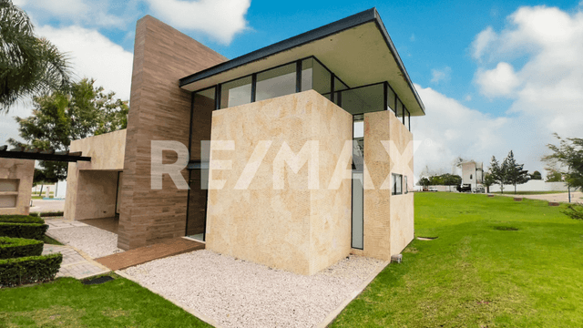 Terreno en Venta en Lomas de Angelopolis, Parque Capri