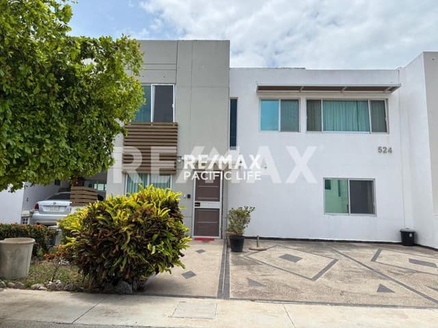 CASA EN RENTA EN FRACCIONAMIENTO COTO DIAMANTE