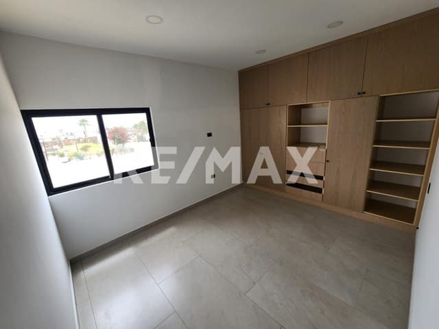 CASA EN VENTA EN PUNTA PIEDRA ENSENADA