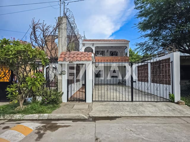Casa familiar de tres habitaciones en Francisco Villa