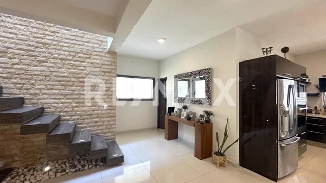 Venta de Residencia Familiar en Exclusivo Fraccionamiento Privado, jiutepec, Morelos...Clave 5798
