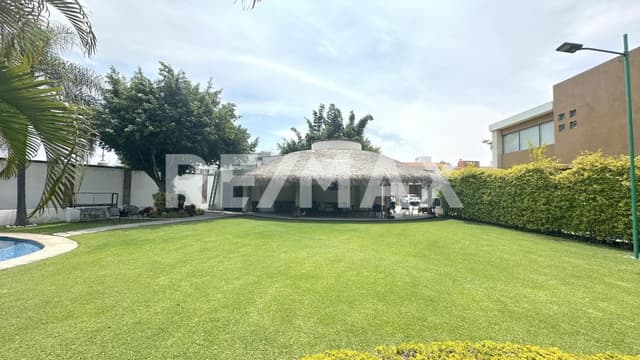 Venta de Residencia Familiar en Exclusivo Fraccionamiento Privado, jiutepec, Morelos...Clave 5798