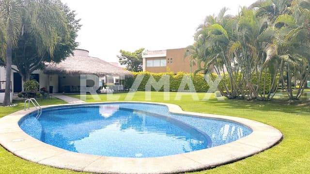 Venta de Residencia Familiar en Exclusivo Fraccionamiento Privado, jiutepec, Morelos...Clave 5798
