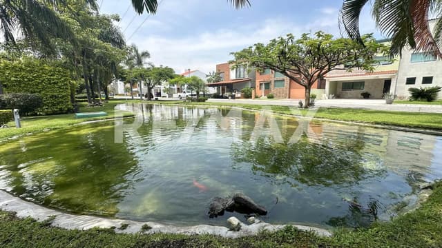 Venta de Residencia Familiar en Exclusivo Fraccionamiento Privado, jiutepec, Morelos...Clave 5798