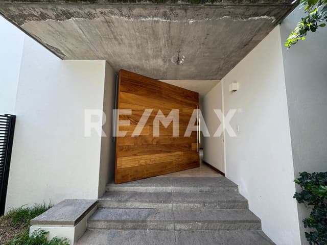 CASA EN RENTA EN VALLE REAL