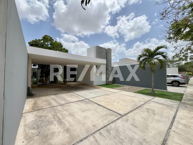 CASA EN VENTA DE UNA SOLA PLANTA CON 3 HABITACIONES Y ALBERCA EN ARBOREA CONKAL