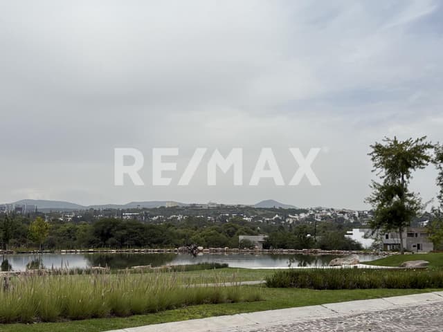 TERRENO EN VENTA EN CUMBRES DEL LAGO 