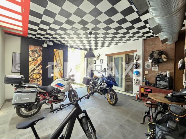 CASA EN VENTA EN MONTEBELLO