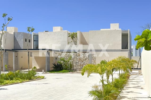 Residencia con Alberca en Privada en Conkal – Entrega 2025