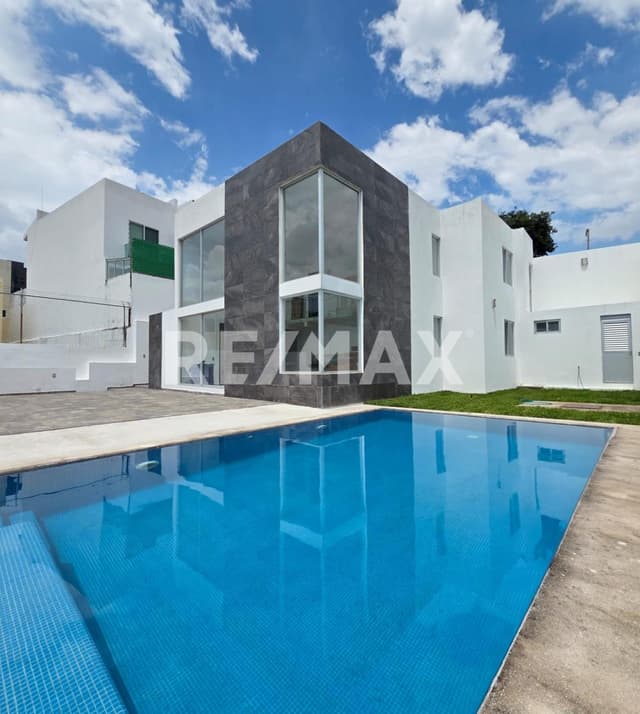 Venta de casa nueva en Lomas Tzompantle, Cuernavaca, Morelos...Clave 5802