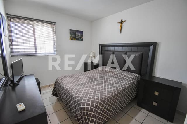 DEPA DE 2 RECAMARAS EN PLANTA BAJA CERCA DEL MALECÓN