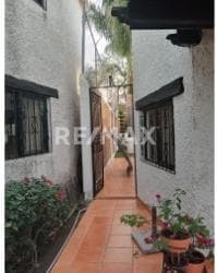 CASA EN VENTA TRES PISOS SANTA RITA CELAYA