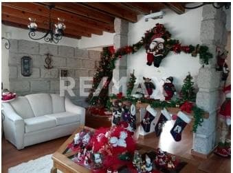 CASA EN VENTA TRES PISOS SANTA RITA CELAYA
