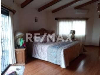 CASA EN VENTA TRES PISOS SANTA RITA CELAYA