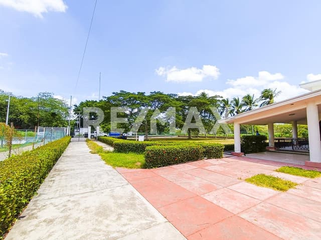 TERRENO CON CASA EN VENTA