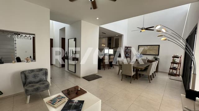 Casa en Venta en privada Gran Valle Cholul, Yucatán.
